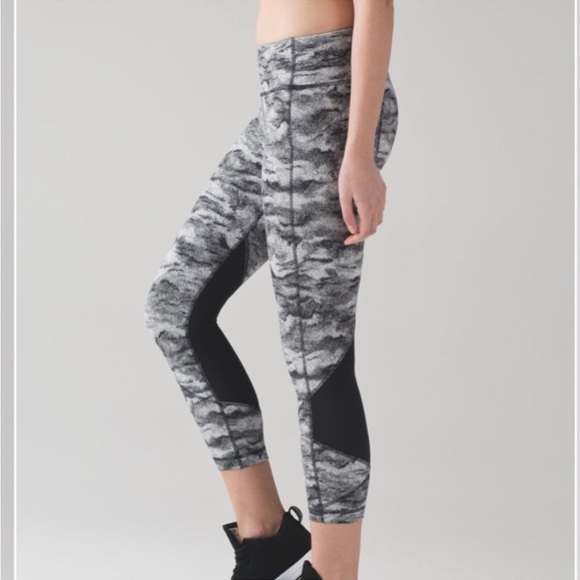Lululemon Pace Rival Crop Size 10 - Picture 3 of 10